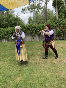 Pike Cosplay by @lore_lotus (Instagram) || Scanlan Cosplay by @ohmybobsomeoneactually (Instagram)