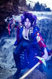 Mollymauk Cosplay by Sarah @CerxiaArt (Twitter) || Photography by @carlation_studios (Instagram) || Maker of the Coat by @hannahvictoriacosplay (Instagram)