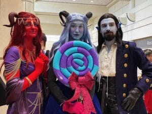 Jester Cosplay by @lizzienight_cosplays || Marion Cosplay by @kaypercos || The Gentleman Cosplay by @doomsandglooms