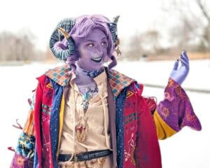 Mollymauk Cosplay by @cos.possum (IG) || Doublet/Coat Pattern by Indigo Patterns || Swords & Snake Necklace STL by Dangerous Ladies || Tattoo Drawing by Elf Darling Cami || Horn Charm & Periapt of Wound Closure STL by SirMehr || Photography by @guessicos