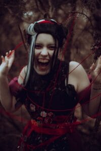 Laudna Cosplay by @tealeaftales (Instagram) || Photography by @ameliacarvellphotography (Instagram)